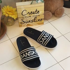 ‘Danskin’ Sunset Slides (#5)